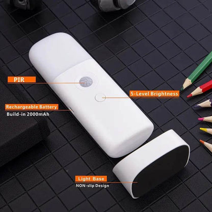 LED naktinė lemputė su judesio jutikliu